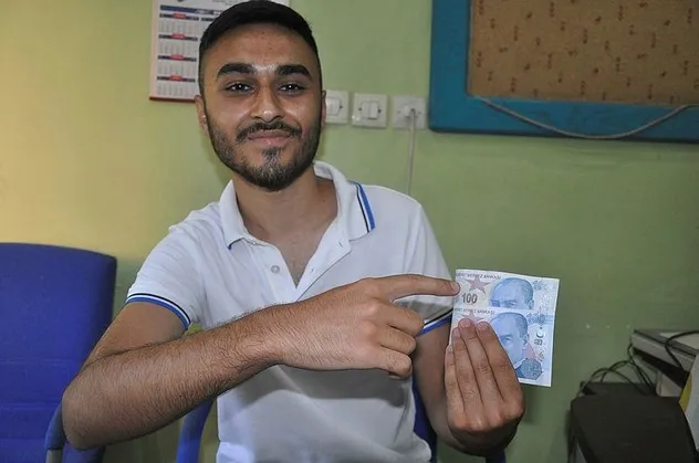 Bankamatikten çektiği hatalı basım 100 TL'lik banknota teklif bekliyor!