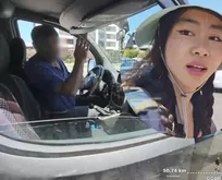 Koreli fenomene canlı yayında büyük şok! Israrcı şahıs defalarca aracına davet etti görüntüler sosyal medyada infial yarattı