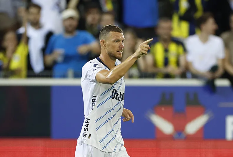 Edin Dzeko Fiorentina ile anlaştı