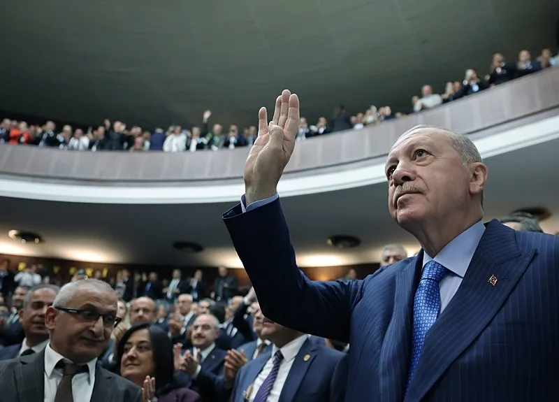 baskan-erdogandan-chpye-siz-bu-kafayla-sandikta-cok-tokat-yersiniz-kurultay-savasina-gonderme-biz-taraf-degili-1781099708661.jpeg Başkan Erdoğan'dan CHP'ye: Siz bu kafayla sandıkta çok tokat yersiniz | Kurultay savaşına gönderme: Biz taraf değiliz-11