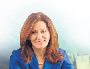 Bir profesör vakası daha: Elleriyle teslim etti!