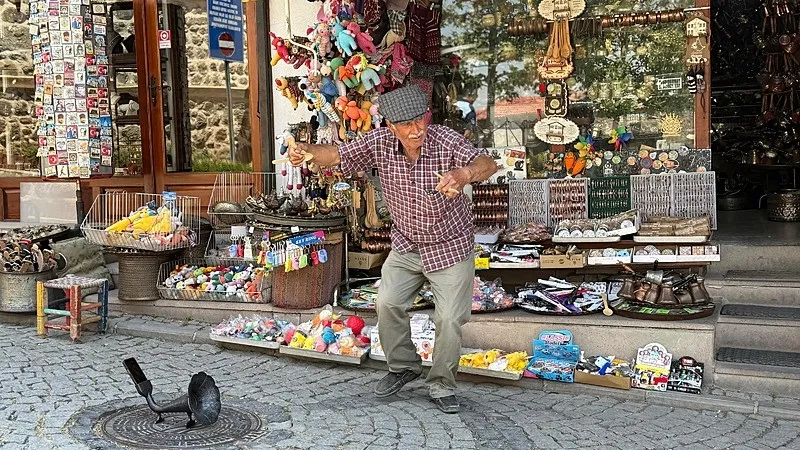 izlanda-basbakani-kristrun-frostadottire-kasikli-surpriz-esnaf-o-anlari-anlatti-1783603346048.jpeg İzlanda Başbakanı Kristrun Frostadottir'e kaşıklı sürpriz! Esnaf o anları anlattı-4