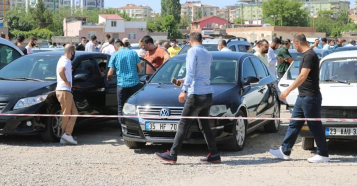 Oto Pazarı Var Mı  : Valla Internetten Bayaa Araştırdım Fiyatlar Ortalama Aynı Mesela Sahibinden Den Baktım Orda Sefaköyde Var.