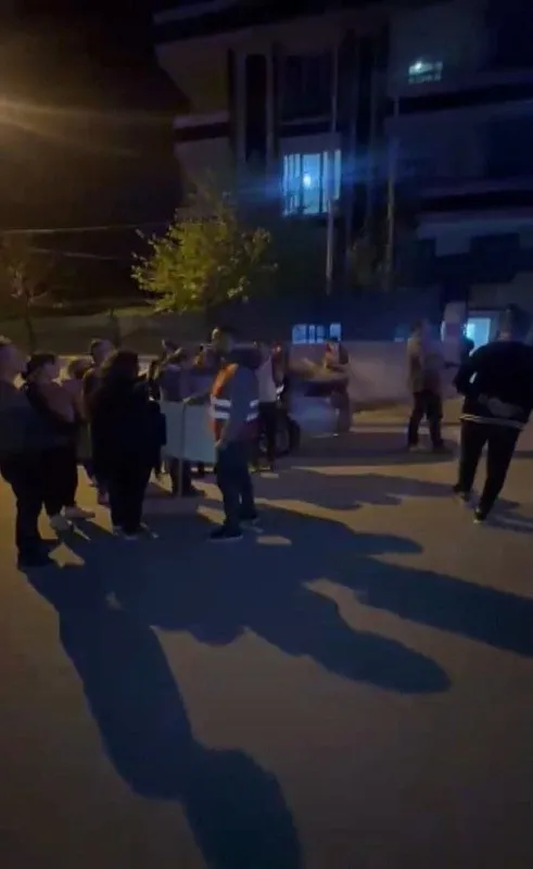 beylikduzunde-skandal-goruntu-bakimevi-calisani-2-hastayi-darbedip-yuzune-tukurdu-1778231118961.jpeg Beylikdüzü'nde skandal görüntü: Bakımevi çalışanı 2 hastayı darbedip yüzüne tükürdü-5