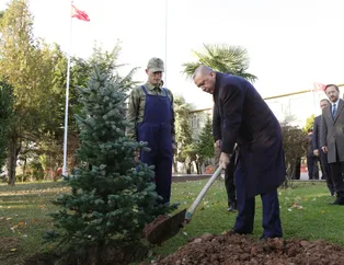 Başkan Erdoğan, İkmal Maliye Okulu ve Eğitim Merkez Komutanlığını ziyaret etti