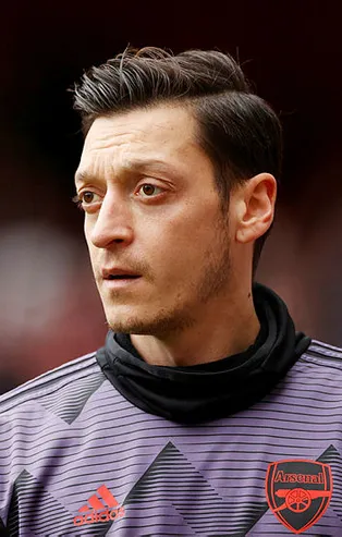 Arsenal forması giyen Mesut Özil'den İslamofobi'ye karşı ayetli çağrı! Dünyaya böyle mesaj verdi