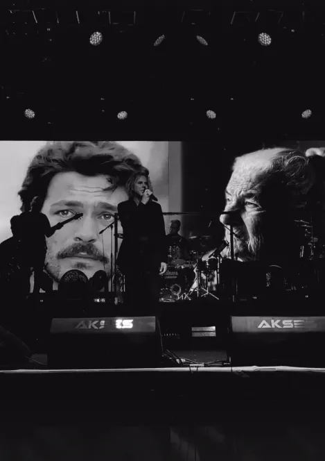 soner-arica-fatsa-konserinde-annesi-ve-dayisi-kadir-inaniri-andi-1784465289971.png Soner Arıca’dan memleketinde en zor konser! Yakın zamanda kaybettiği annesi ve dayısı Kadir İnanır için ağladı-4