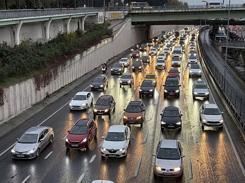 İstanbul'da trafik yoğunluğu (AA)