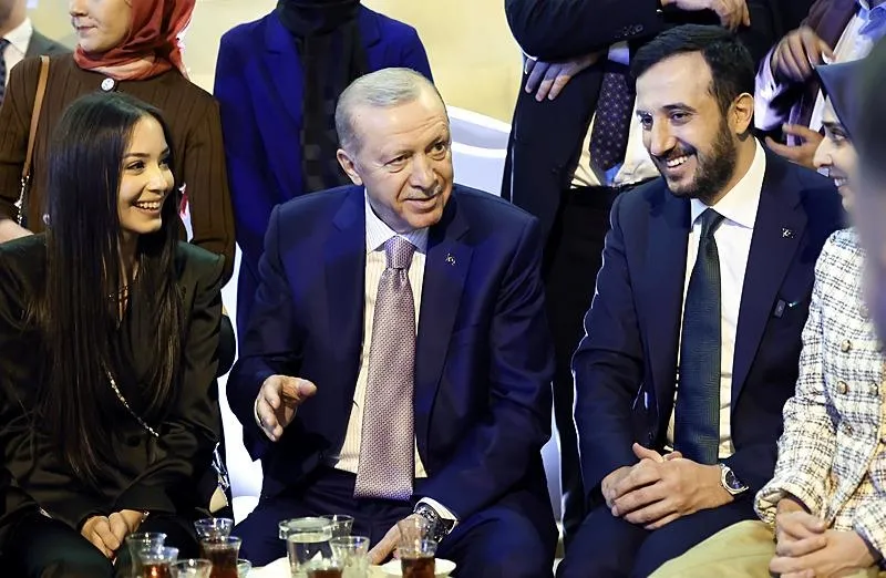 Başkan Erdoğan, AK Parti İstanbul İl Başkanlığı'nda gençlerle bir araya geldi (AA)
