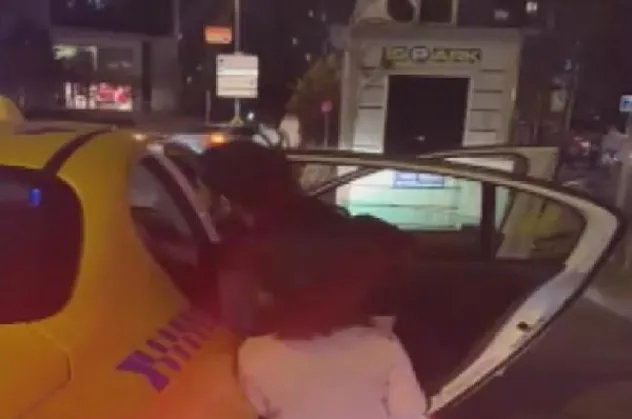"Ben karşının taksisiyim" diyerek çocuklu yolcuyu almayan taksiciye ceza! Belgesi askıya alındı
