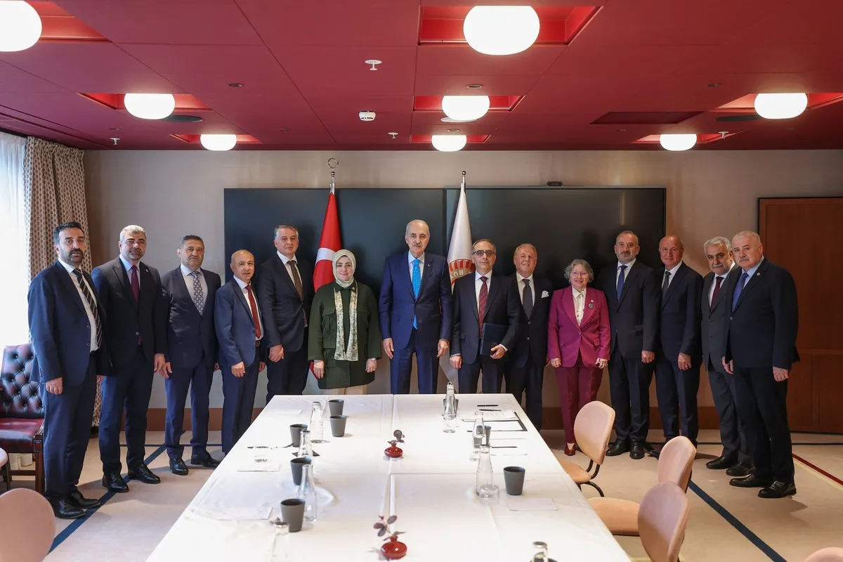 kurtulmustan-chp-krizi-icin-ictuzuk-mesaji-kilicdaroglunun-konusmasina-engel-yok-1780761555778.jpeg Kurtulmuş’tan CHP krizi için İçtüzük mesajı: Kılıçdaroğlu'nun konuşmasına engel yok-5