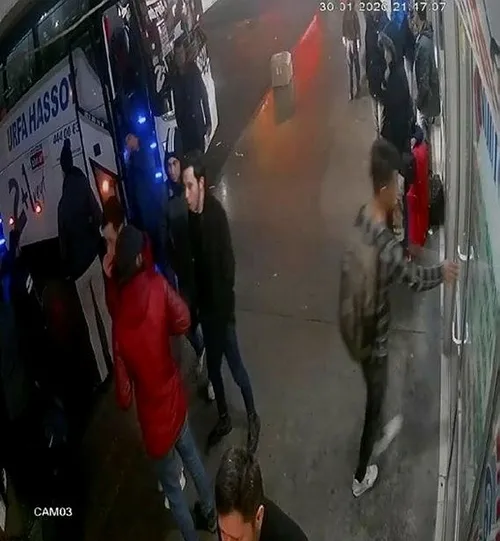 savci-polis-yalani-ile-3-kilo-600-gram-altin-dolandiran-3-zanli-yakalandi-1581946999514.jpeg Altın dolu çantayla kaçıyorlardı... Yakalandılar!-1