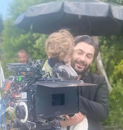 13 yıllık büyük aşk! EDHO'nun yıldızı Ceren Benderlioğlu'ndan Emir Benderlioğlu’yla çekirdek aile paylaşımı! İlk yorum Esra Erol’un kardeşinden... - 61