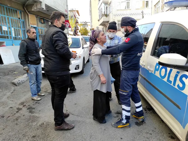 beyoglunda-evde-cikan-yanginda-engelli-kocasinin-mahsur-kaldigini-goren-kadin-bayildi-1607694983690.jpg Beyoğlu'nda evde çıkan yangında engelli kocasının mahsur kaldığını gören kadın bayıldı-7