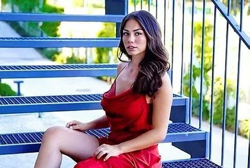 Yabancı damat! Ünlü oyuncu Demet Özdemir yeni sevgilisi DJ Sergio'yu ilk kez paylaştı