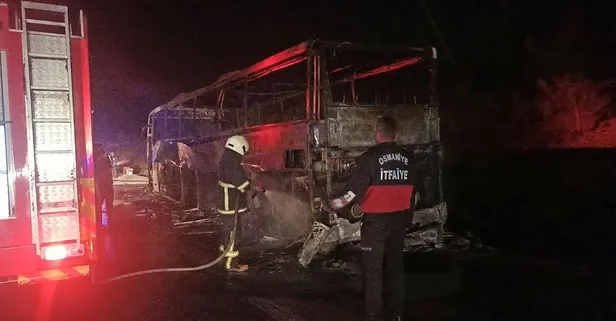 Osmaniye'de yolcu otobüsü seyir halindeyken motoru yanınca alev topuna döndü
