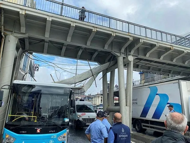 Avcılar'da korku dolu anlar: Üst geçidin altındaki elektrik kabloları halk otobüsünün üstüne devrildi-3