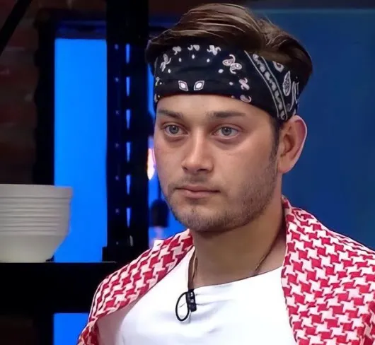 Masterchef'ten elenen Emre Büber çok ağır hasta elenmesi kurgu! Duyanlar kahroldu elini ayağını kontrol edemiyor bile-2
