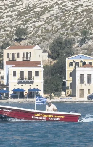 Meis Adası’nda halk isyan bayrağı açtı: "Türk turistler gelsin yoksa batacağız"