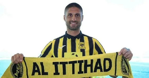 adi-galatasarayla-aniliyordu-sozlesmesini-feshetti-1576574306007.jpg Adı Galatasaray'la anılıyordu! Sözleşmesini feshetti-1