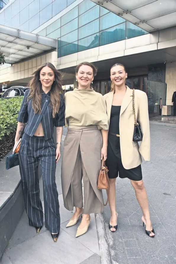 melisa-dongelin-aile-saadeti-annesi-natalia-orlova-dikkat-cekti-1776507981045.jpeg Melisa Döngel'in aile saadeti: Annesi Natalia Orlova dikkat çekti-4