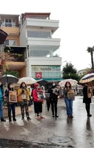 Büyükada'da çöp kamyonlarının ezdiği köpekler için toplandılar!