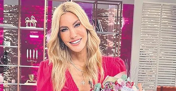 43 yaşına giren Çağla Şıkel'den yıllara meydan okuyan duruş! Görenler hayran kaldı