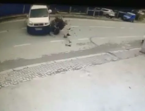 İstanbul’da feci motosiklet kazası kamerada