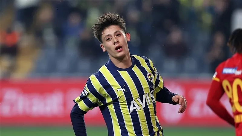 fenerbahceden-altyapi-ve-dusuk-maliyetli-transferlerden-95-milyon-euro-gelir-1756863885769.jpeg