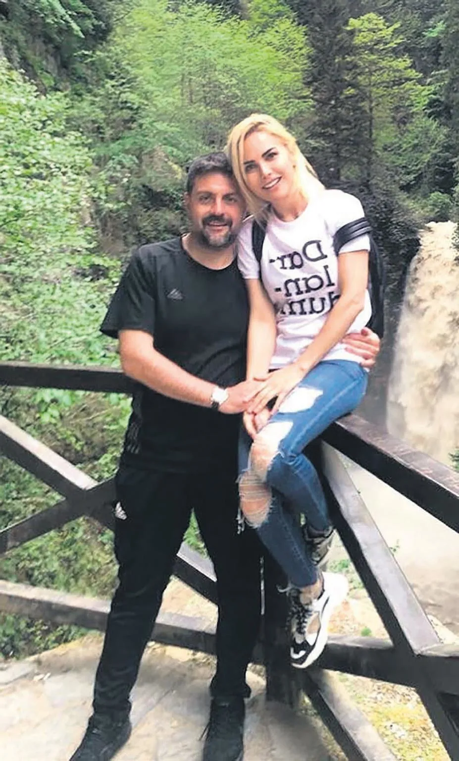 Ece Erken'in eşi Şafak Mahmutyazıcıoğlu mekanda silahlı saldırıya uğrayarak hayatını kaybetti