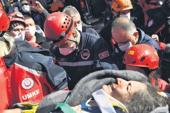 Acının merkez üssü! İzmir'deki Emrah Apartmanı 12 masuma mezar oldu...-20