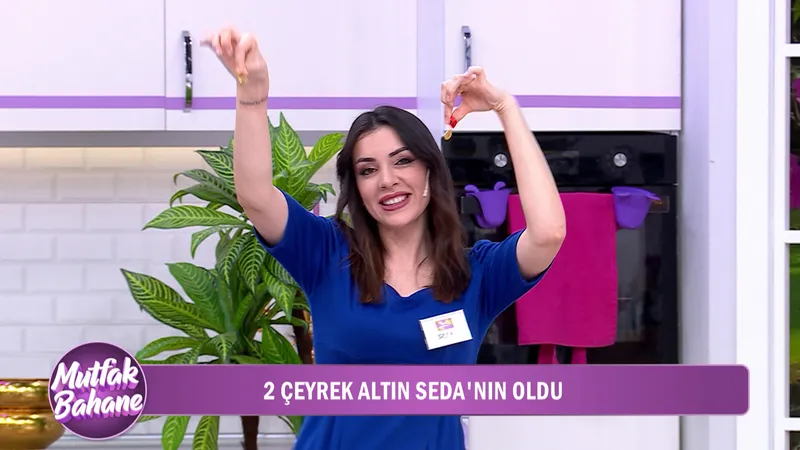 mutfak-bahane-cuma-finaline-sevilen-sunucu-nur-viral-damga-vurdu-1711720426053.jpg Mutfak Bahane cuma finaline sevilen sunucu Nur Viral damga vurdu!-3
