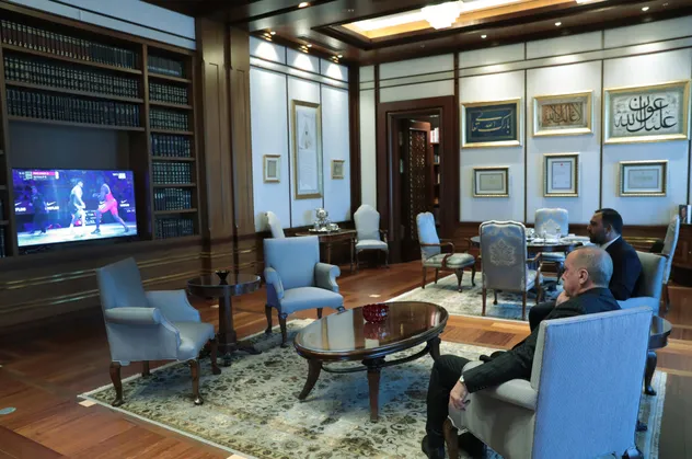 Başkan Erdoğan Dünya Şampiyonu Rıza Kayaalp'i böyle izledi