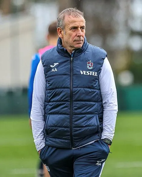 abdullah-avci-oyuncularina-boyle-seslendi-yeniden-basliyoruz-1702159208331.jpeg Abdullah Avcı Gaziantep maçı öncesi oyuncularına böyle seslendi: Yeniden başlıyoruz-3