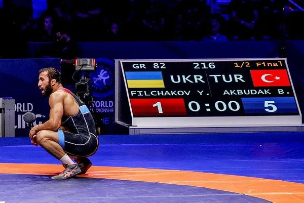 son-dakika-gureste-tarihi-basari-burhan-akbudaktan-altin-madalya-1663008285249.jpeg Son dakika: Güreşte tarihi başarı! Burhan Akbudak'tan altın madalya-2