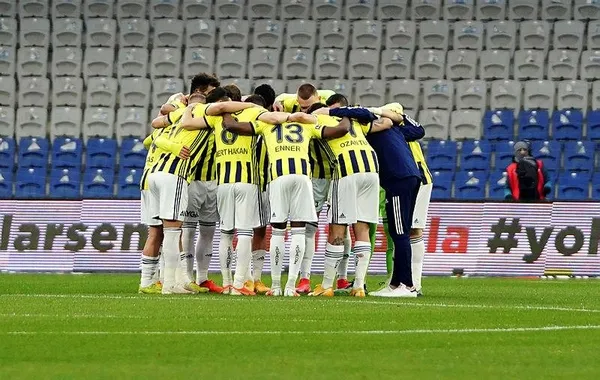 Şampiyonluk Fener'i! Beşiktaş ve Galatasaray puan kaybetti: Fenerbahçe havaya girdi - 1