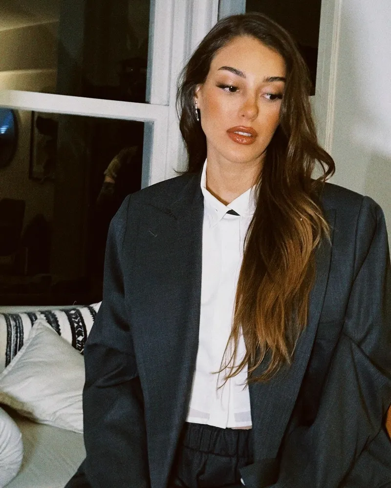 dilan-cicek-denizin-31-yas-itirafi-dogum-gunu-notu-dikkat-cekti-1772263094138.jpg Dilan Çiçek Deniz’in 31. yaş itirafı: Doğum günü notu dikkat çekti-3