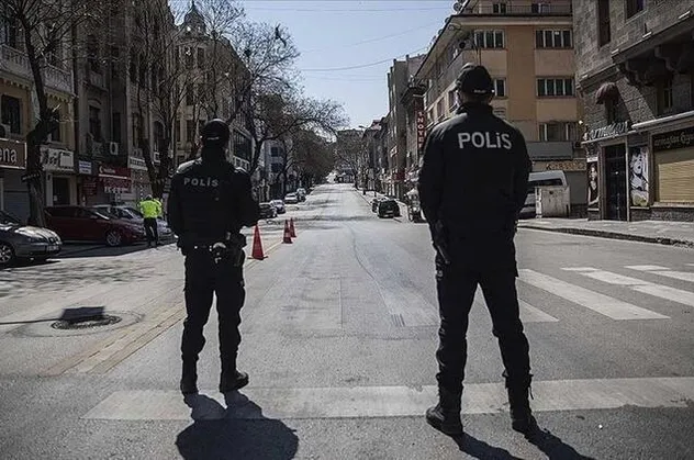56 saatlik sokağa çıkma kısıtlaması başladı! Kimler muaf? Nereler açık? İşte tüm detaylar...