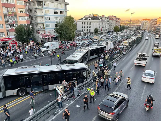istanbulda-iki-metrobus-kafa-kafaya-carpisti-cok-sayida-yarali-var-1662740636937.jpg Yandaşa ihale facia getirdi! İstanbul’da 4 metrobüsün karıştığı kazada 99 kişi yaralanırken, kaza hakkında soruşturma başlatıldı-2
