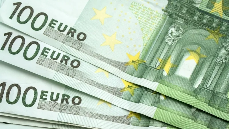 dolar-yukseldi-euro-dustu-orta-dogu-gerilimiyle-piyasalardaki-son-durum-1773908184859.jpg Dolar yükseldi Euro düştü: Orta Doğu gerilimiyle piyasalardaki son durum-4