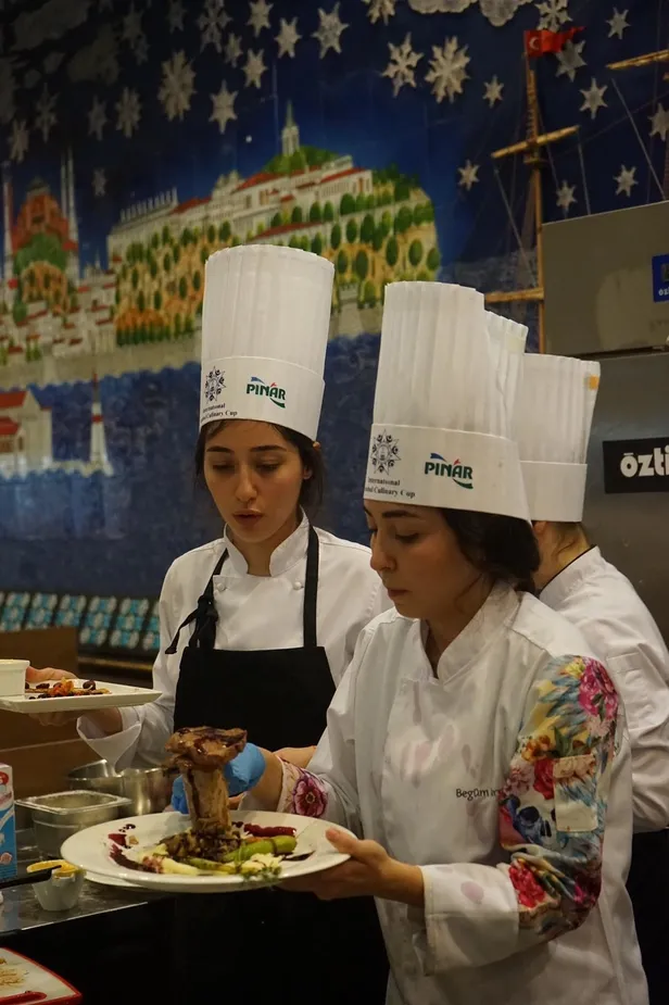 Masterchef'ten çekildi bavulunu topladı resmen açıkladı! TV 8 ekranlarında olmayacak Somer Sivrioğlu 'değişen bir şey yok' dedi-10