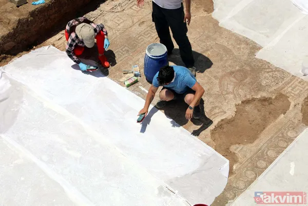 Kaçak kazıda bulunan mozaikler 98 parçaya bölünerek Zeugma Mozaik Müzesi'ne taşınıyor - 12