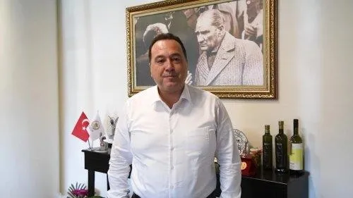 ozgur-ozelin-manisa-programinda-olay-chpli-besim-dutlulu-fatma-celepciyi-sahneden-kovdu-1699624578146.jpeg Özgür Özel'in Manisa programında olay! CHP'li Besim Dutlulu Fatma Celepçi'yi sahneden kovdu-3
