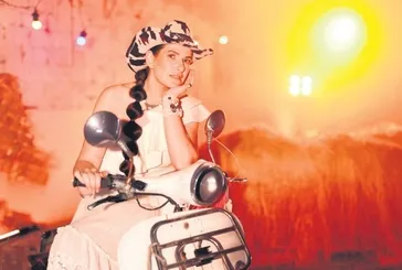 Tıpış tıpış geliyor