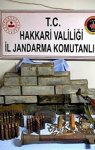 Son dakika: Hakkari'de PKK'lı teröristlere ait silah ve mühimmat ele geçirildi