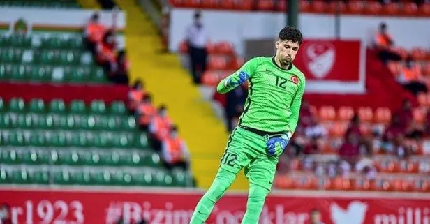 Son dakika: Türkiye Azerbaycan maçında şok sakatlık! Kaleci Altay Bayındır oyundan alındı