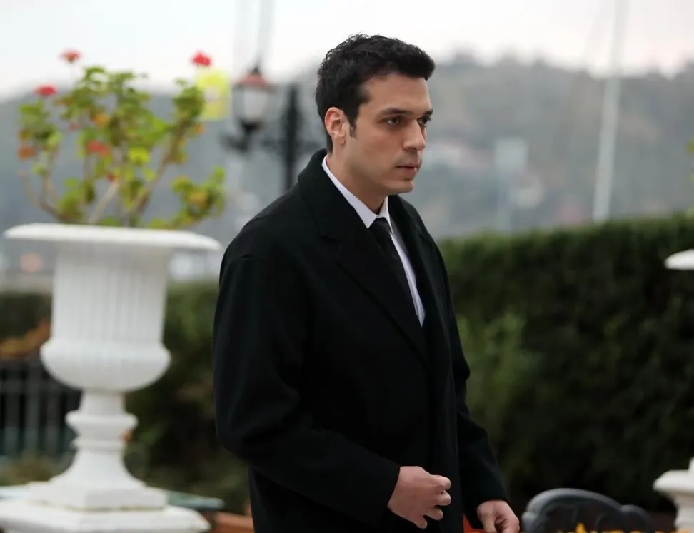 A.B.İ.’nin Fikret’i Ali Önsöz yaşadığı akran zorbalığını anlattı: Varlığım belki rahatsız ediyordu