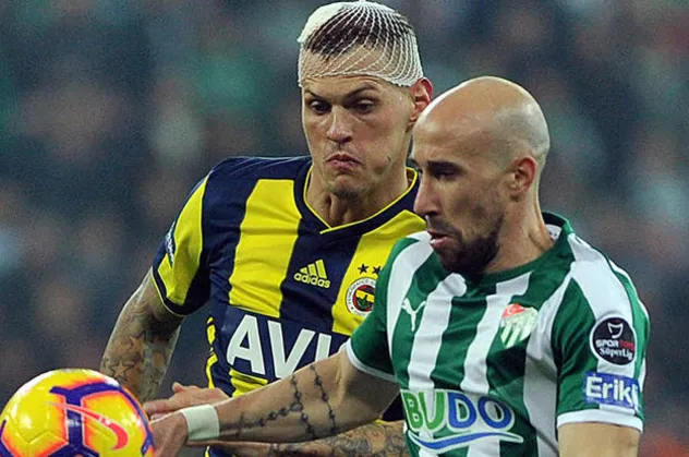 Bursasporlu Latovlevici'nin olay fotoğrafı! Bacağı...