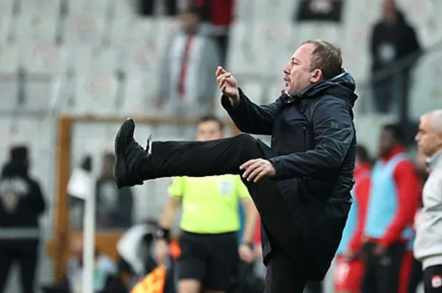 Sergen Yalçın kaç maç ceza alacak? Beşiktaş'ı Galatasaray derbisi öncesi bekleyen büyük tehlike!