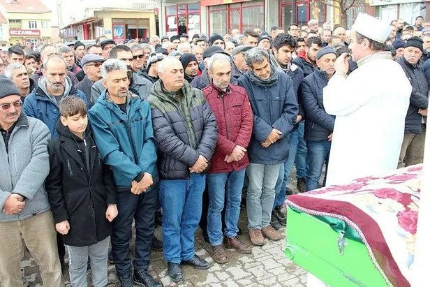 İzmir TorbalI'da öldürülen doktor eşi Hatice Gülcemal Sivas'ta toprağa verildi-2